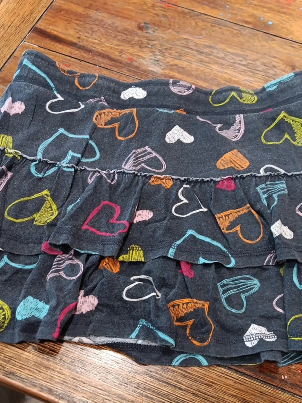 Old Navy girls Charcoal Skort with Multicolor Heart Print